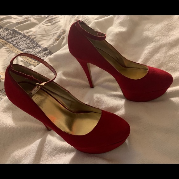 Shoes - Picture 2 of 14